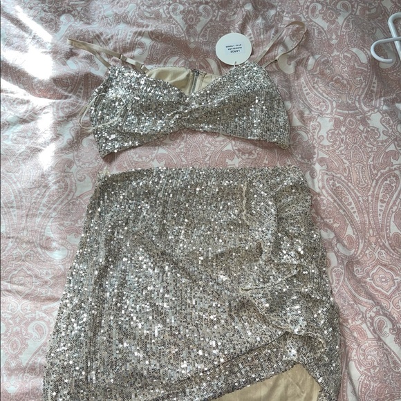 NEVER WORN Acting Out Sparkly set - Picture 6 of 7